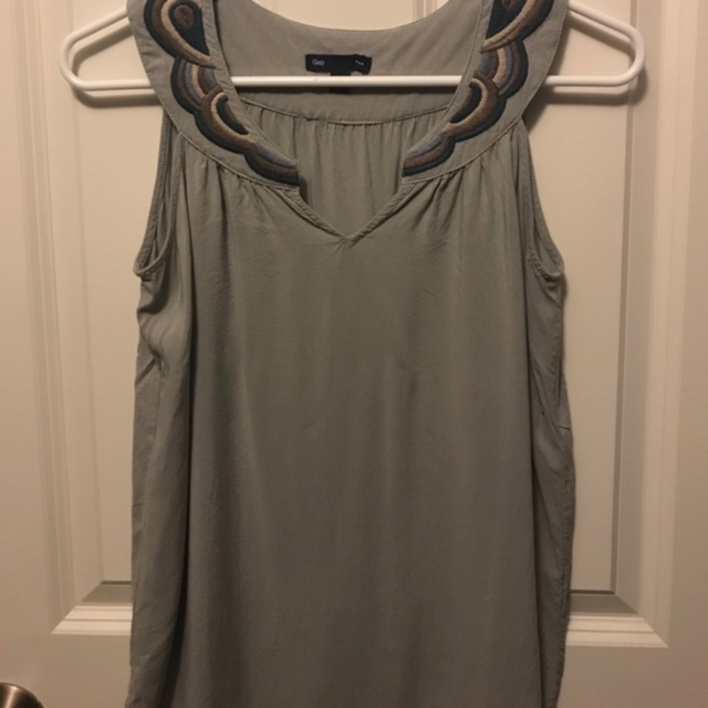 Gap embroidered tank top