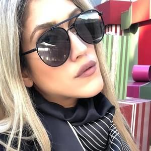 Meet your Posher, Elle