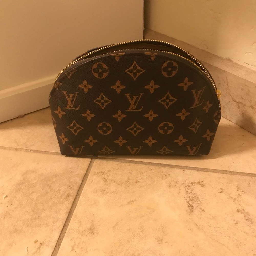 4 cosmetic bags!
