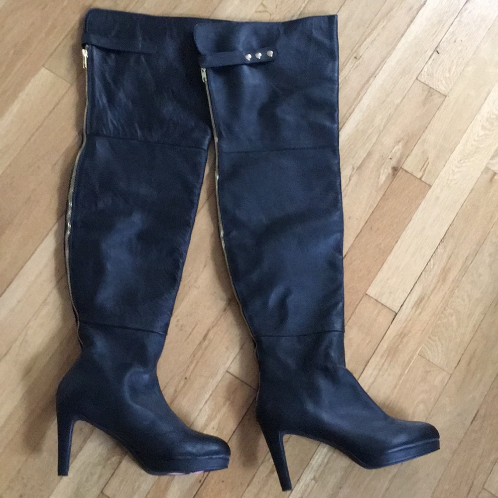 Thigh high black leather high heel boot nwot