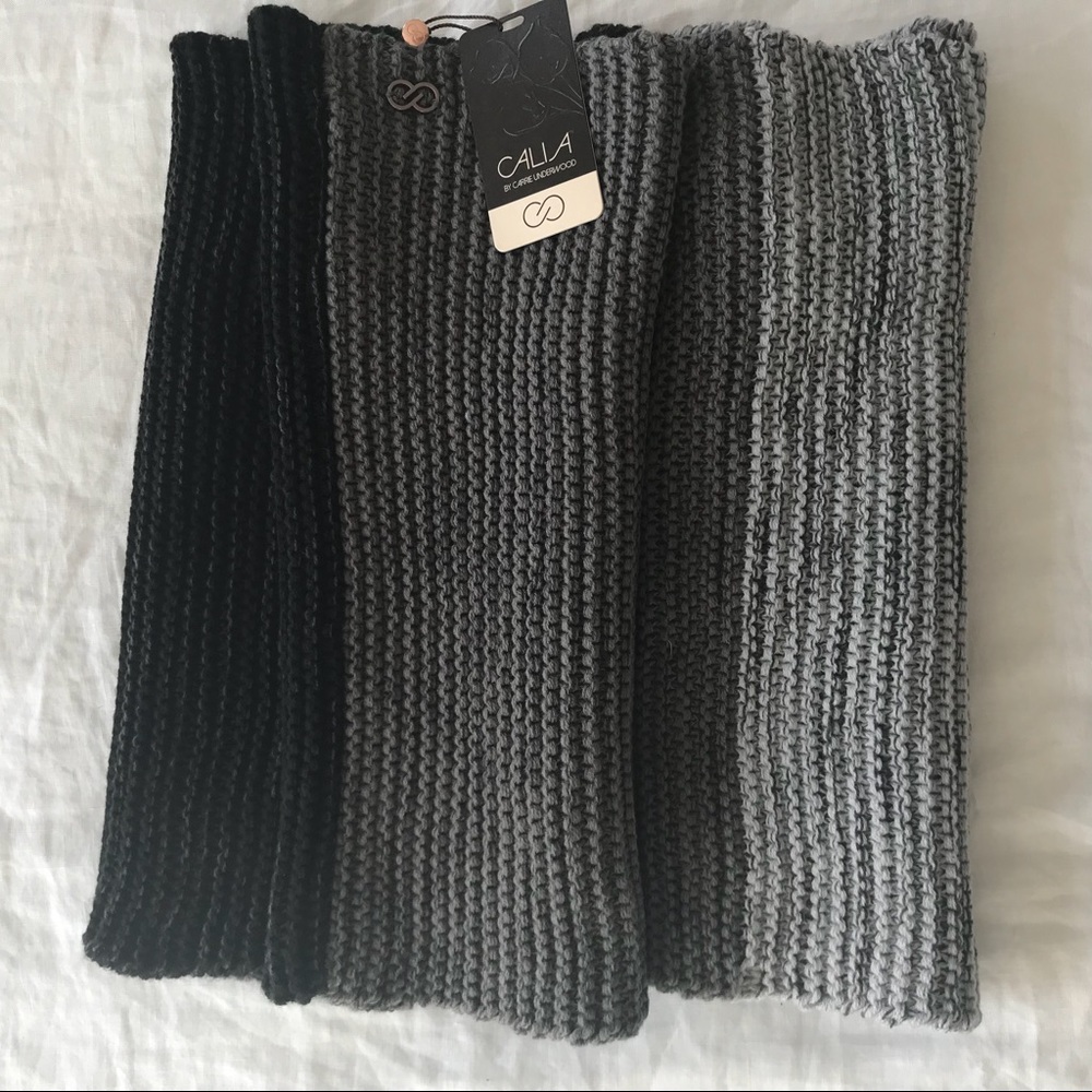 CALIA by Carrie Underwood infinity scarf. Grey blk