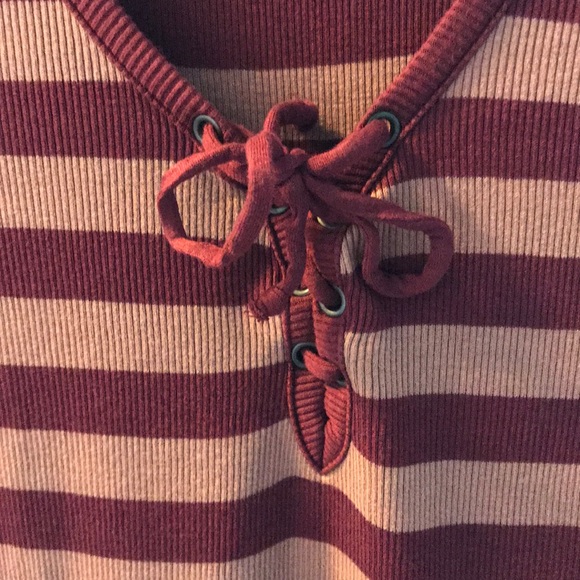 Striped Lace Up Crop Top - Picture 3 of 4