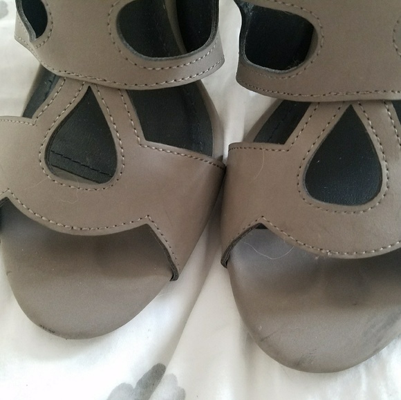 Taupe lazercut ankle booties - Picture 3 of 5