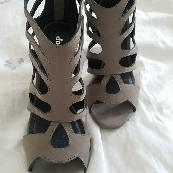 Taupe lazercut ankle booties - Picture 5 of 5