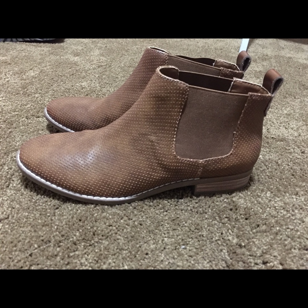 American Eagle brown booties