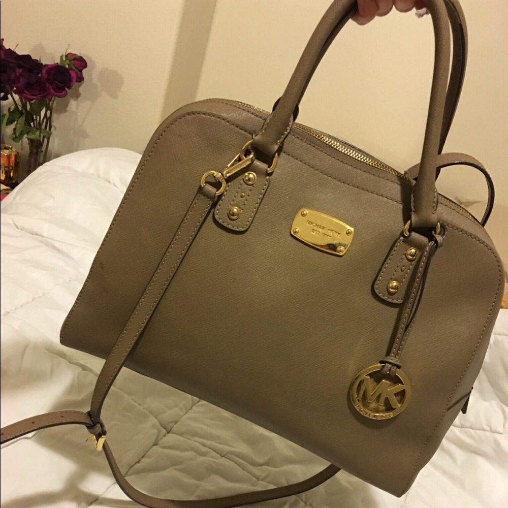 ✖️SOLD✖️Michael Kors Cindy Dome Satchel
