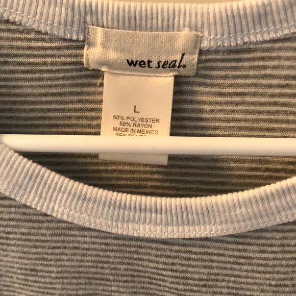 Striped Crop Top - Picture 3 of 5