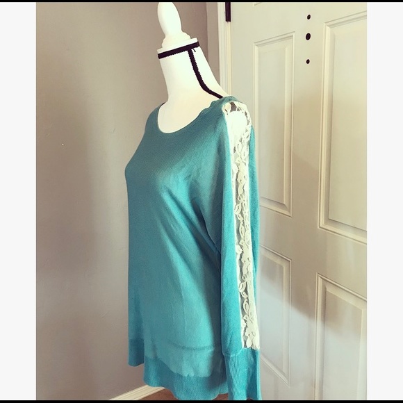 Daytrip Sweater - Picture 6 of 7