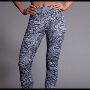 ONZIE Nocturnal snakeskin leggings S/M
