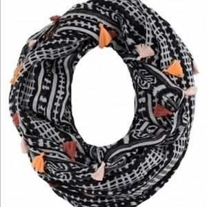 Shiraleah NWT Printed Infinity Scarf w/ Tassles