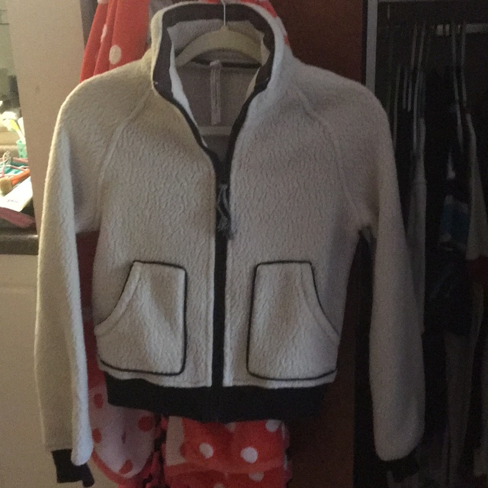 Warm fleece cream and black zip up jacket