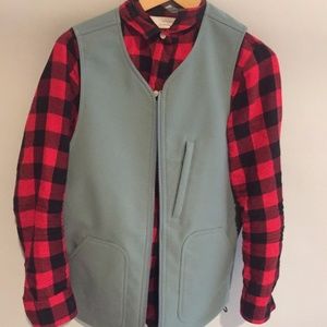 Filson Lewis Vest Men Med New with tags stone/blue