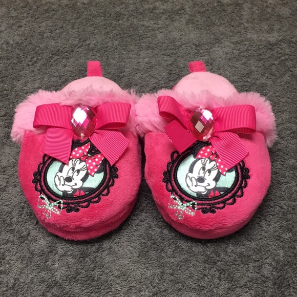 Minnie Mouse Slippers Size 5/6 - Picture 1 of 5