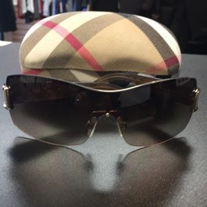 Burberry Sunglasses With Case