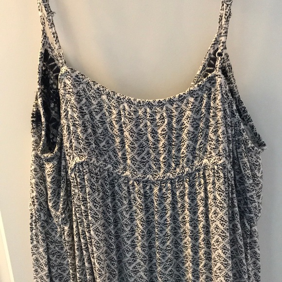 Patterned Maxi Dress - Picture 4 of 7