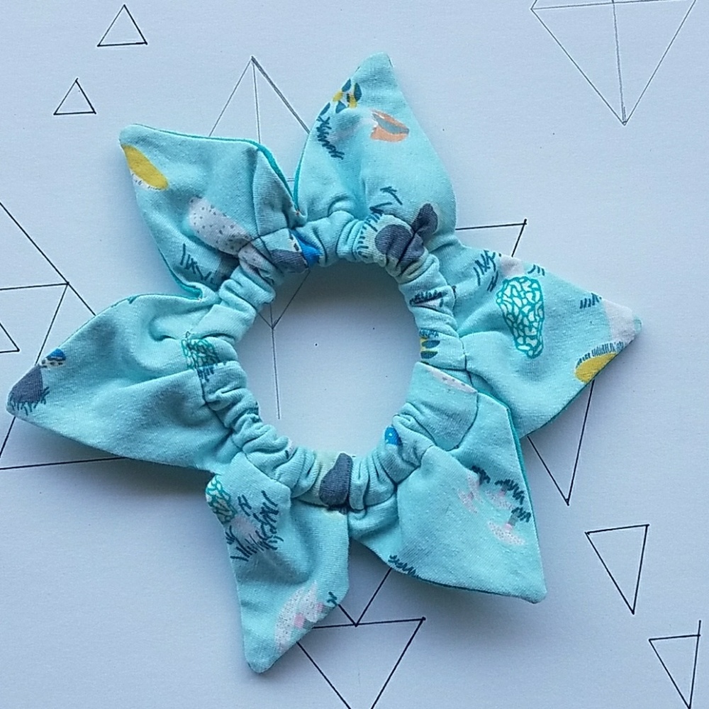 Jester Style stretchy cat collar small to medium