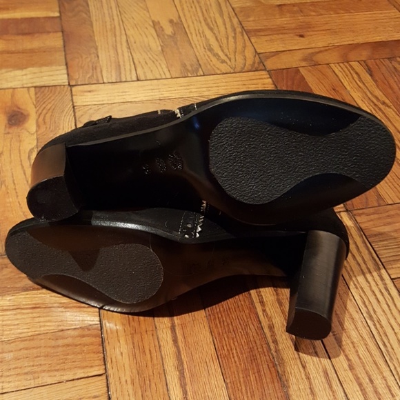 New w/o tags Black suede booties w/silver trim -38 - Picture 4 of 8