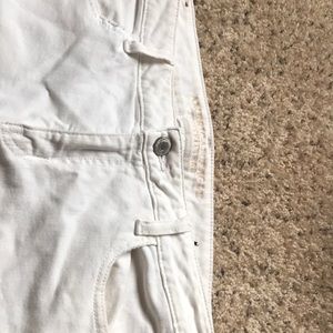 White American Eagle skinny jeans