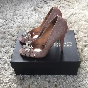 Badgley Mischka pink irredecent pumps Sz 7.5