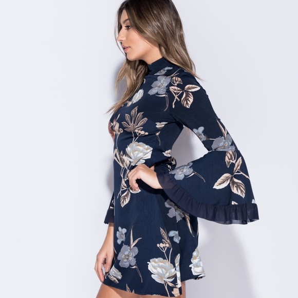 NEW Floral Flare Sleeve Shift Dress - Picture 1 of 7
