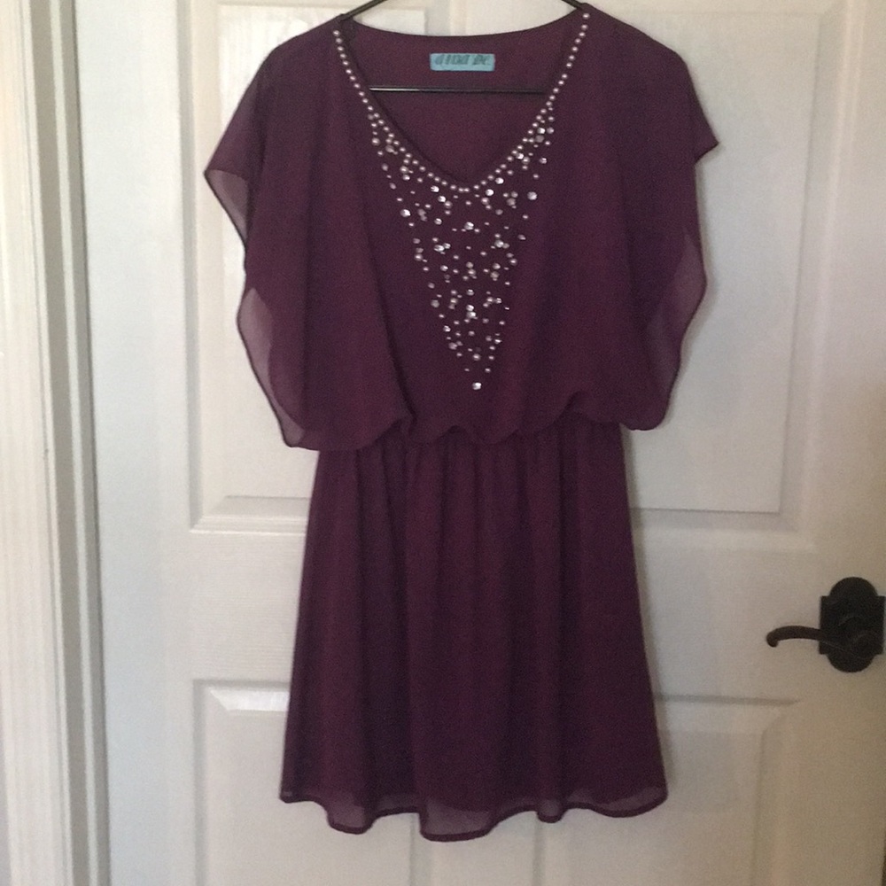 Dazzling short party dress.