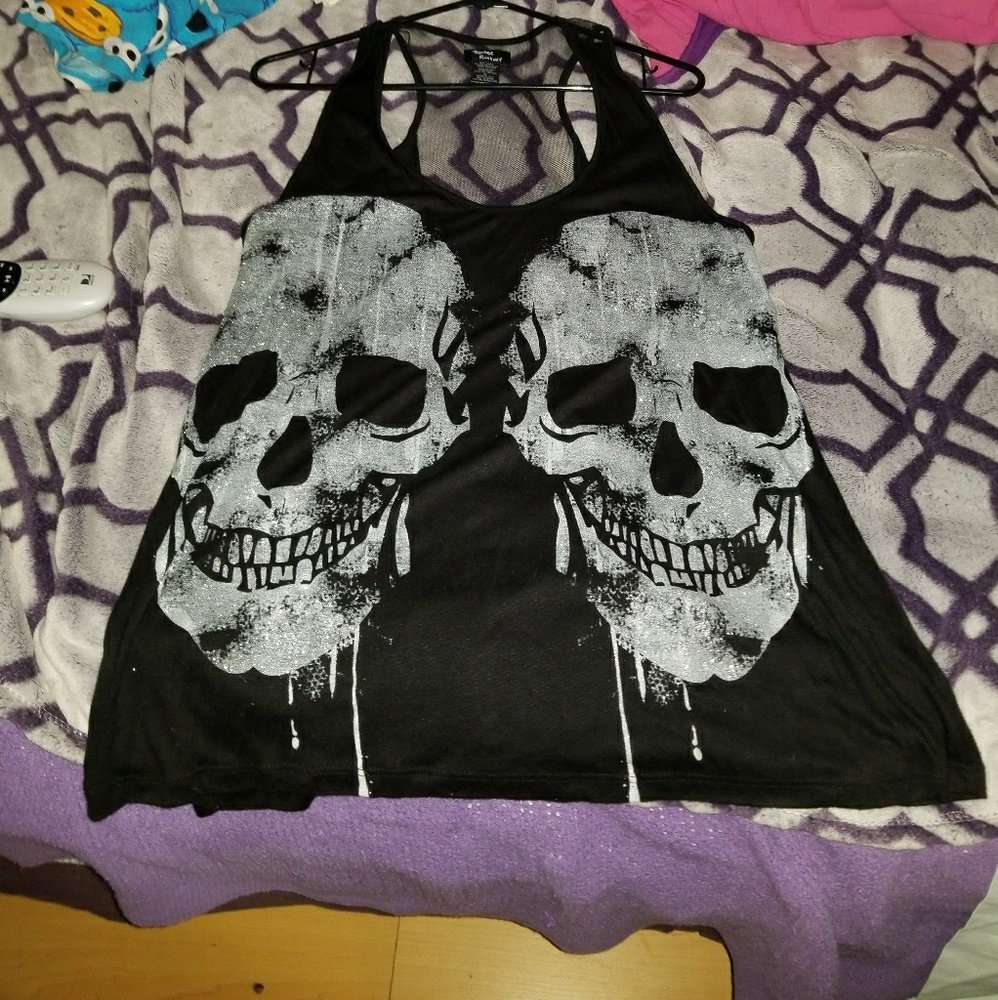 Very cool silver and Gray glitter skull tank top
