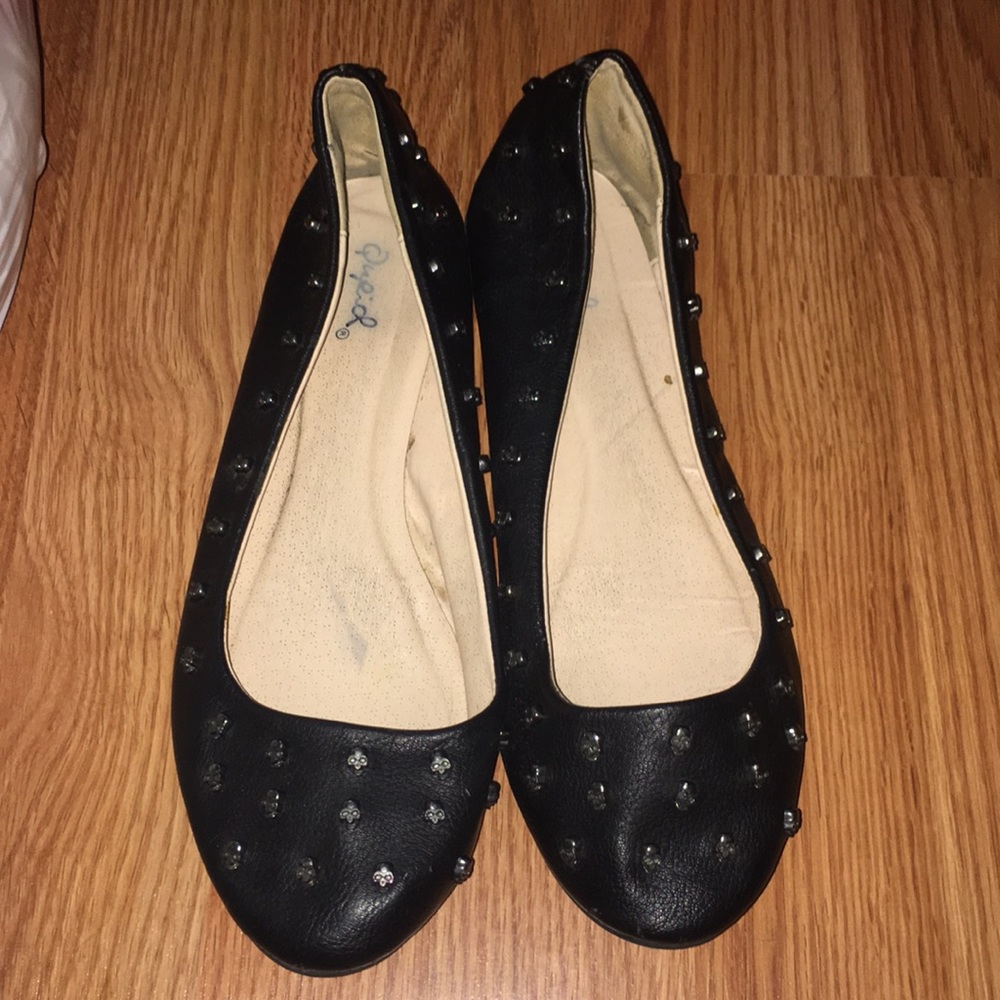 Skull studded flats