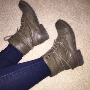 Combat boots