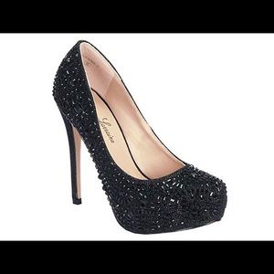 Lauren Lorraine Black Pumps.