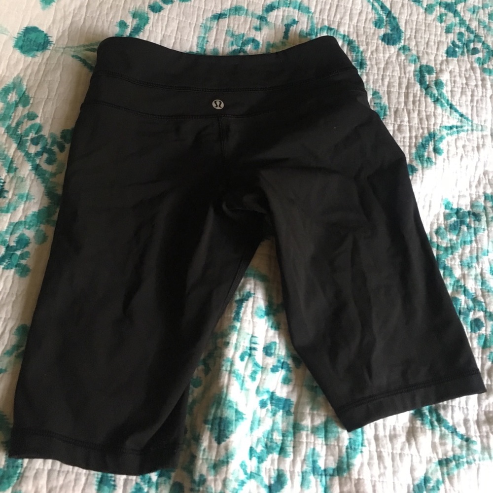 Lululemon midrise shorts - Picture 1 of 1
