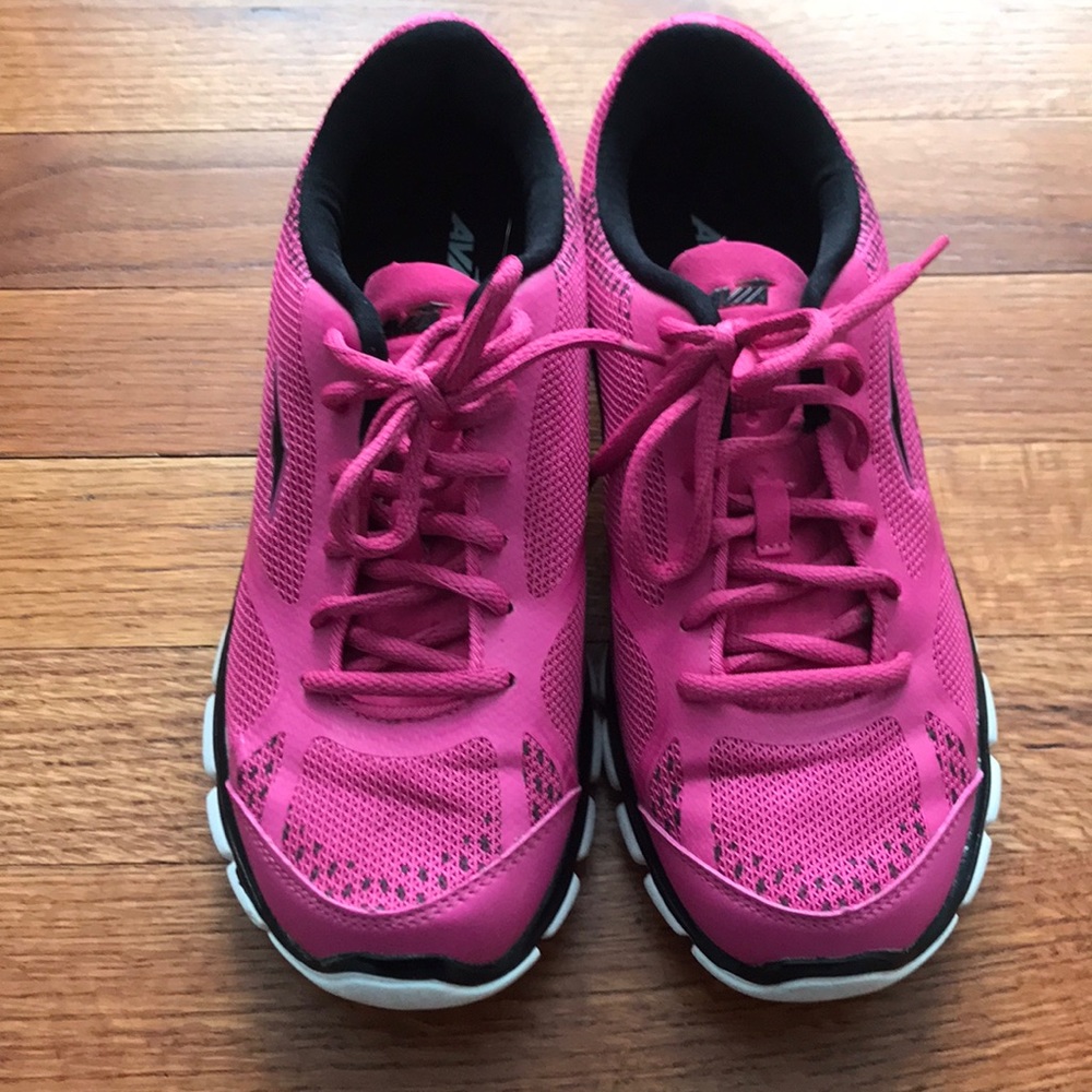 Avia tennis shoes. Worn twice. Great condition.