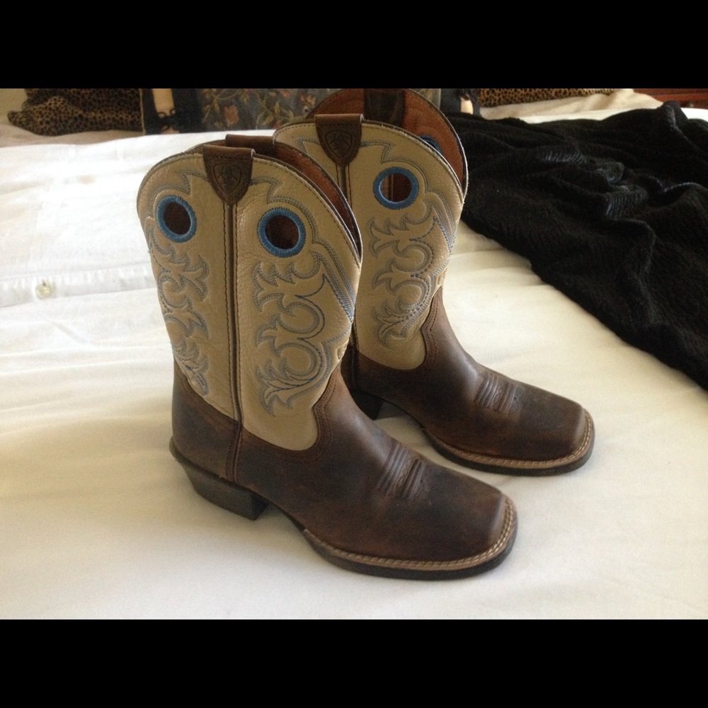 Ariat kids boots size 2