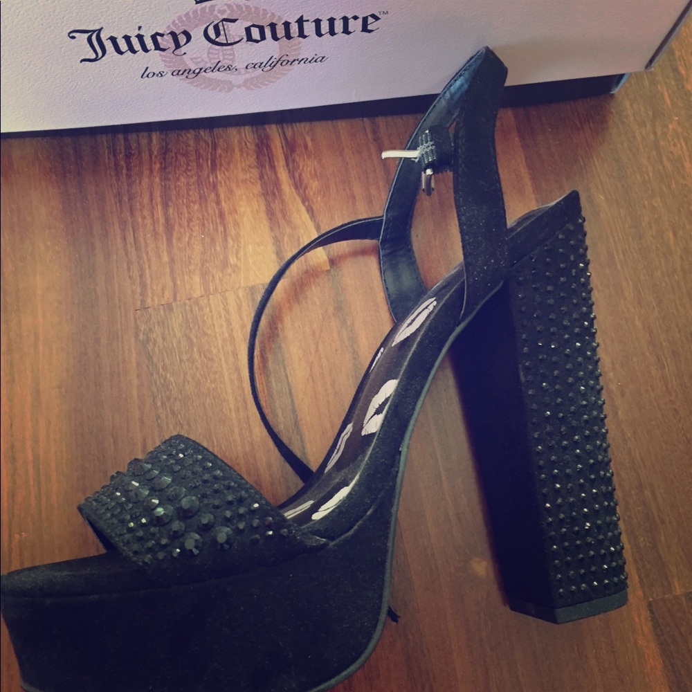Juicy Couture platform heeled sandal!