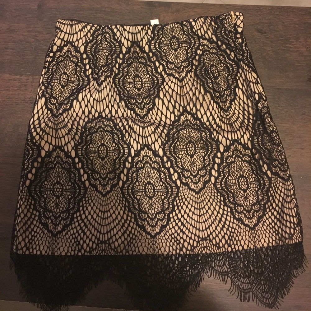 Lace skirt
