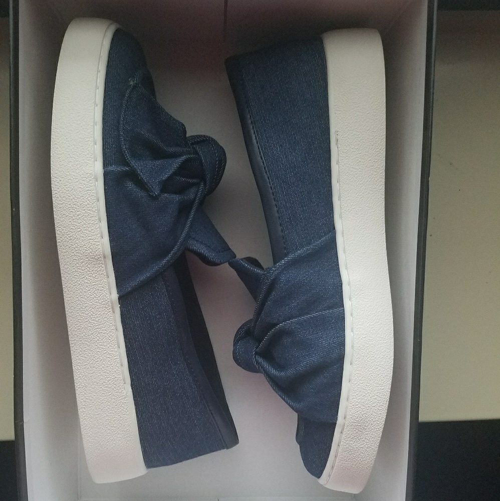 Nine West Pompomo Bow Shoes