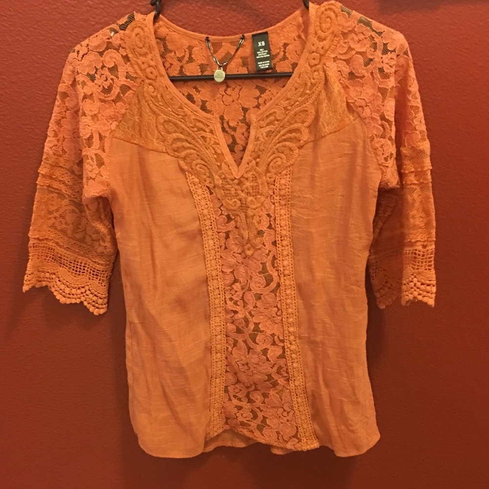 Lace detailed top