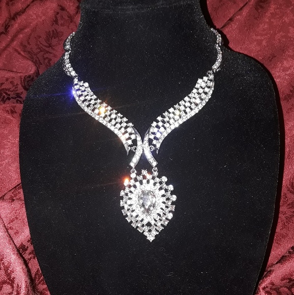 Necklaces - Picture 2 of 6