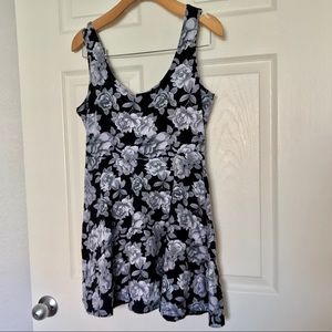 UO stretchy & flattering Floral dress
