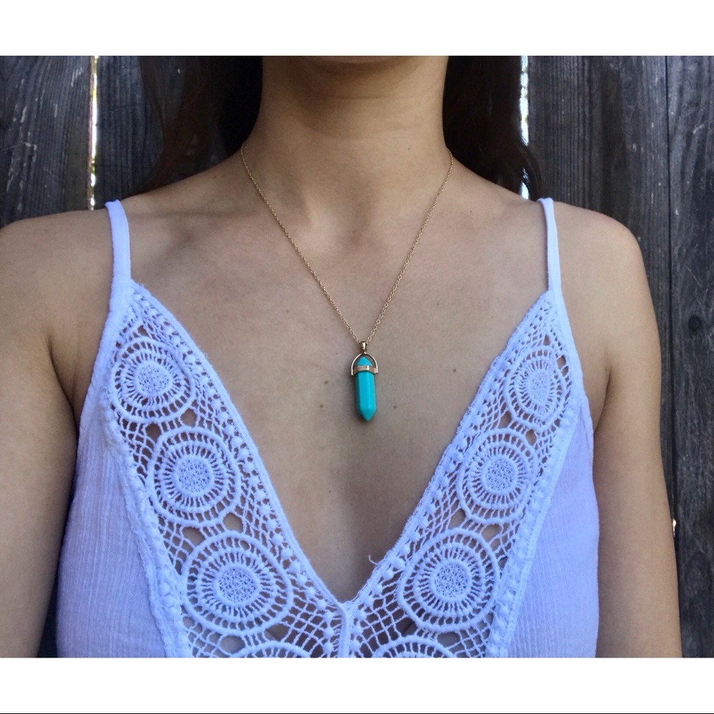 NWOT Turquoise Pendent Necklace