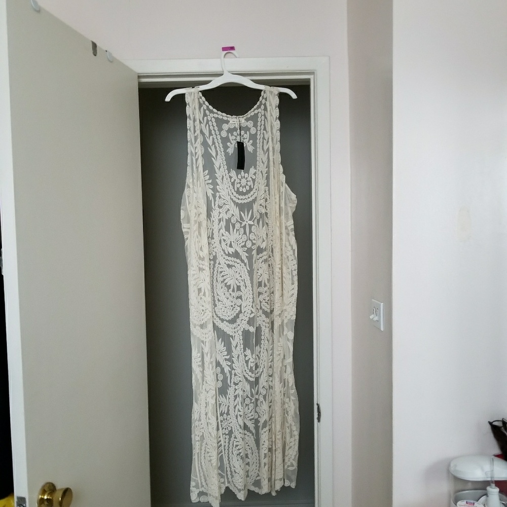 Gorgeous lace tank duster