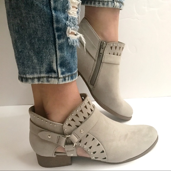 LAST 1️⃣ Side Cut Out Perforated Ankle Bootie - Picture 5 of 8