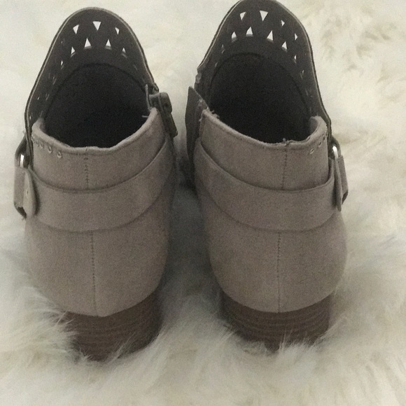 LAST 1️⃣ Side Cut Out Perforated Ankle Bootie - Picture 8 of 8