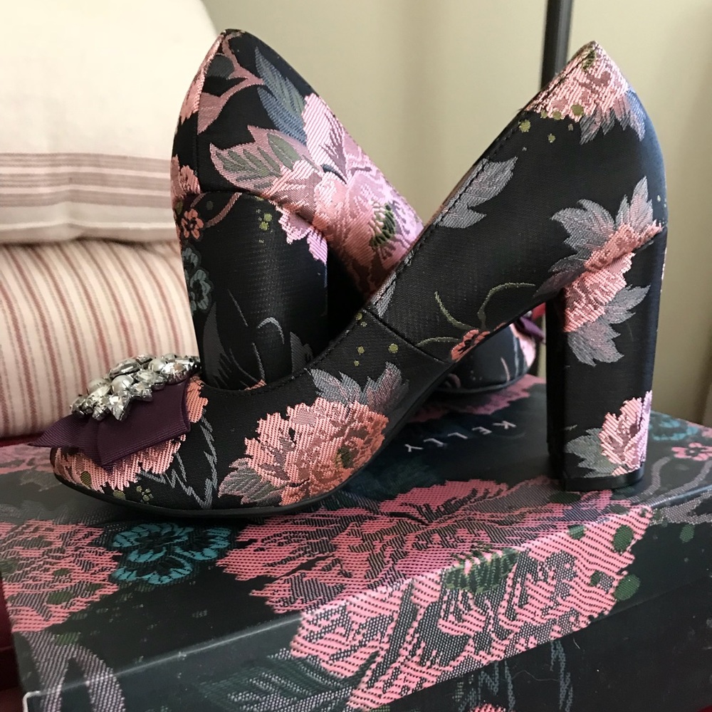 “Kelly & Katie” tapestry heels