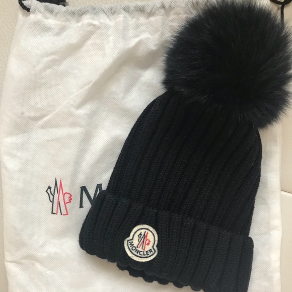 Moncler Winter Hat with fur pom-pom - Picture 1 of 4