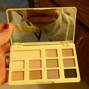 Too faced white chocolate chip pallet