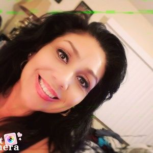 Meet your Posher, Della