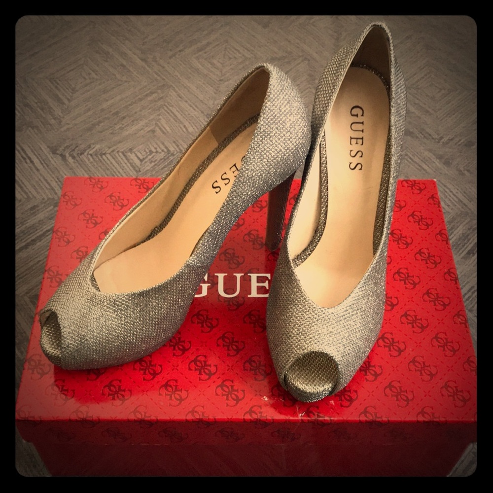 Guess pumps