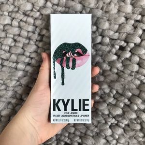 Kylie Cosmetics Holiday Edition Red Velvet Lip Kit