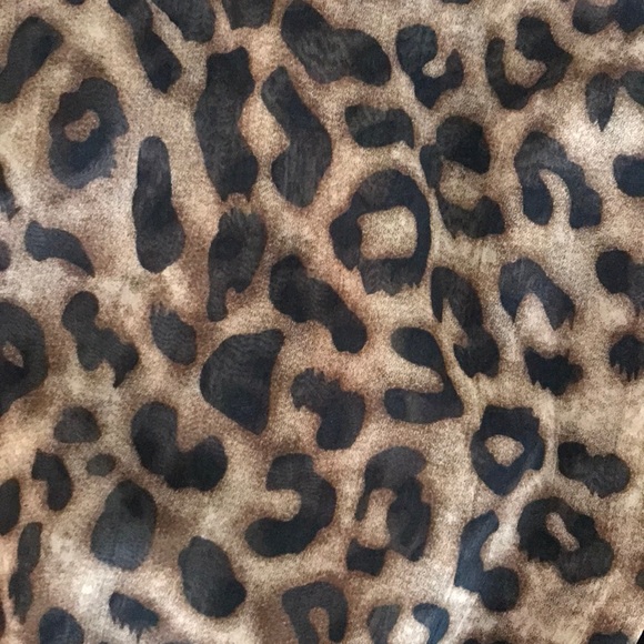 Leopard pattern sheer blouse - Picture 3 of 3