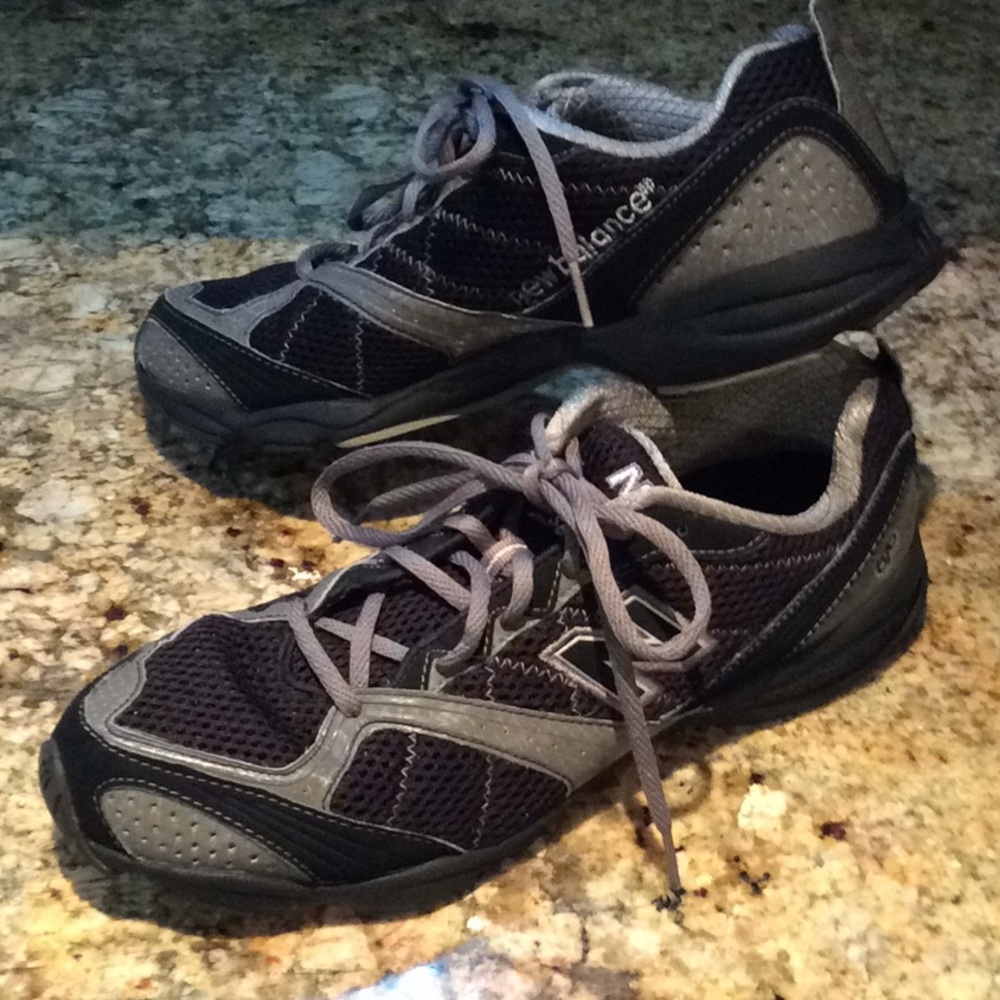 New Balance 670 Tennis Shoes